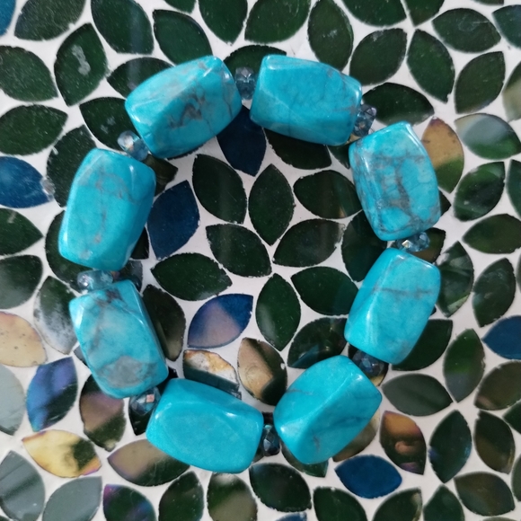 Turquoise Style Chunky Beaded Bracelet - Picture 3 of 16